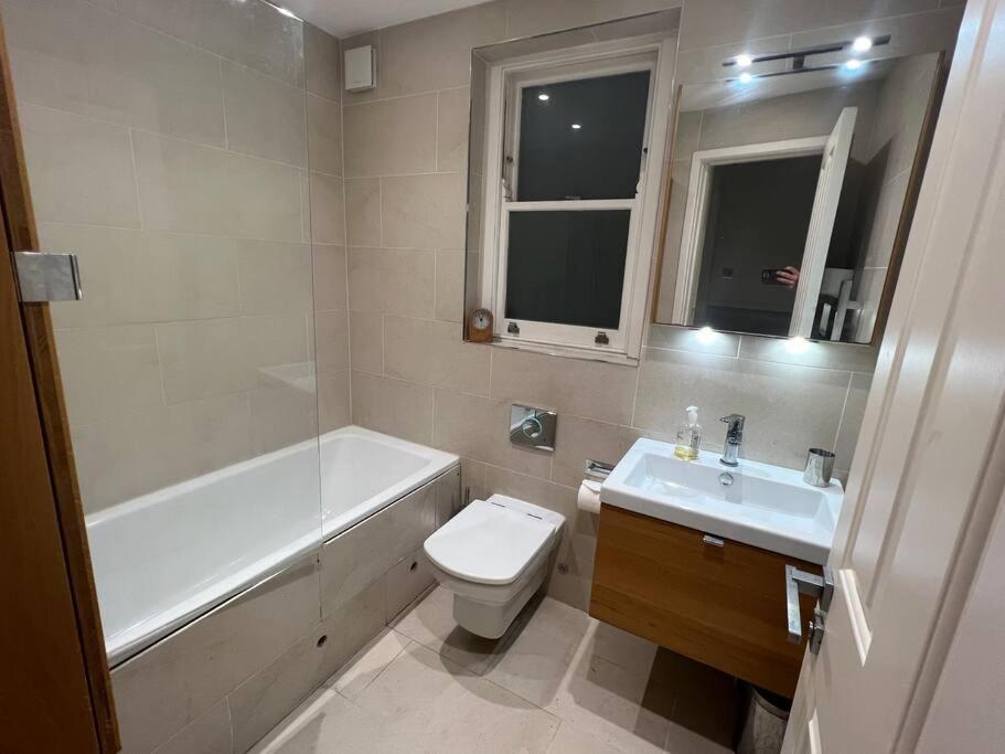Four Bedroom Modern Victorian Wandsworth House London Exterior foto