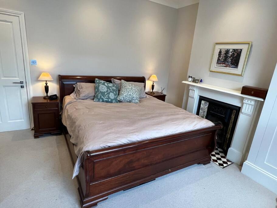 Four Bedroom Modern Victorian Wandsworth House London Exterior foto