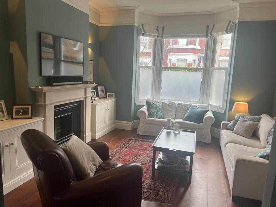 Four Bedroom Modern Victorian Wandsworth House London Exterior foto